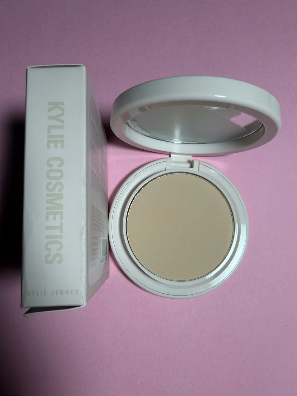 Kylie Cosmetics Powder Foundation natural blur powder foundation